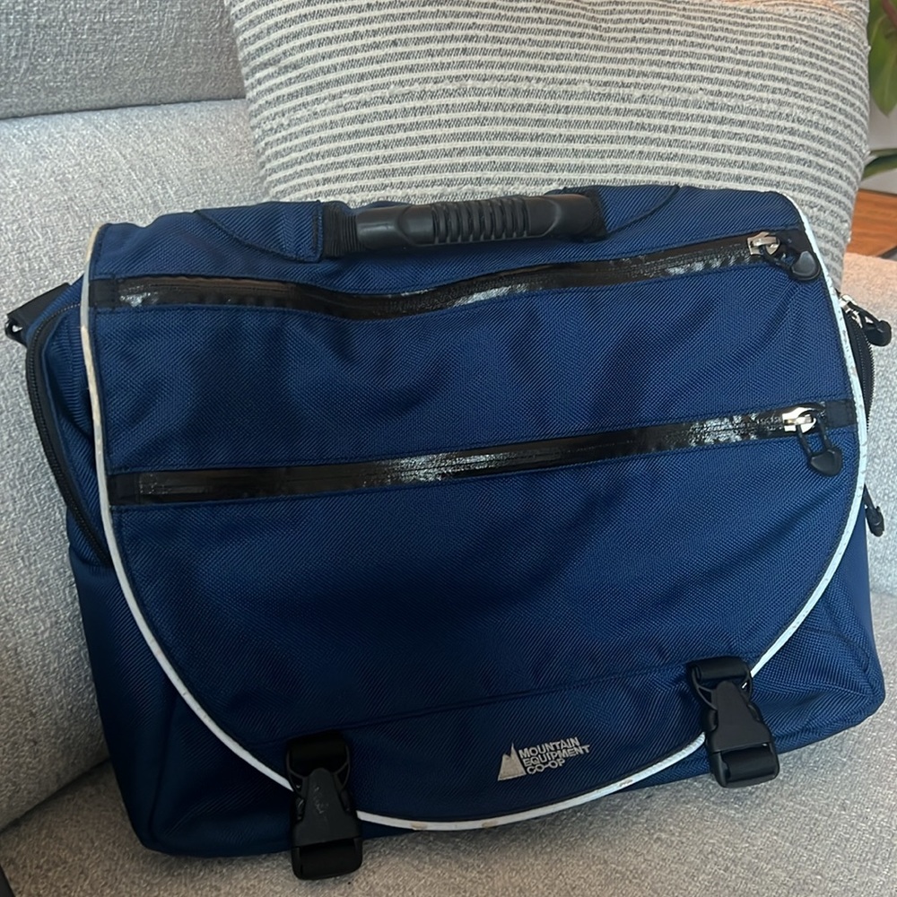 MEC Messenger Laptop Bag  Unisex
